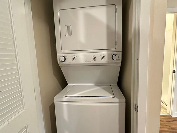 4th image of 1555 Wealthy St SE #206