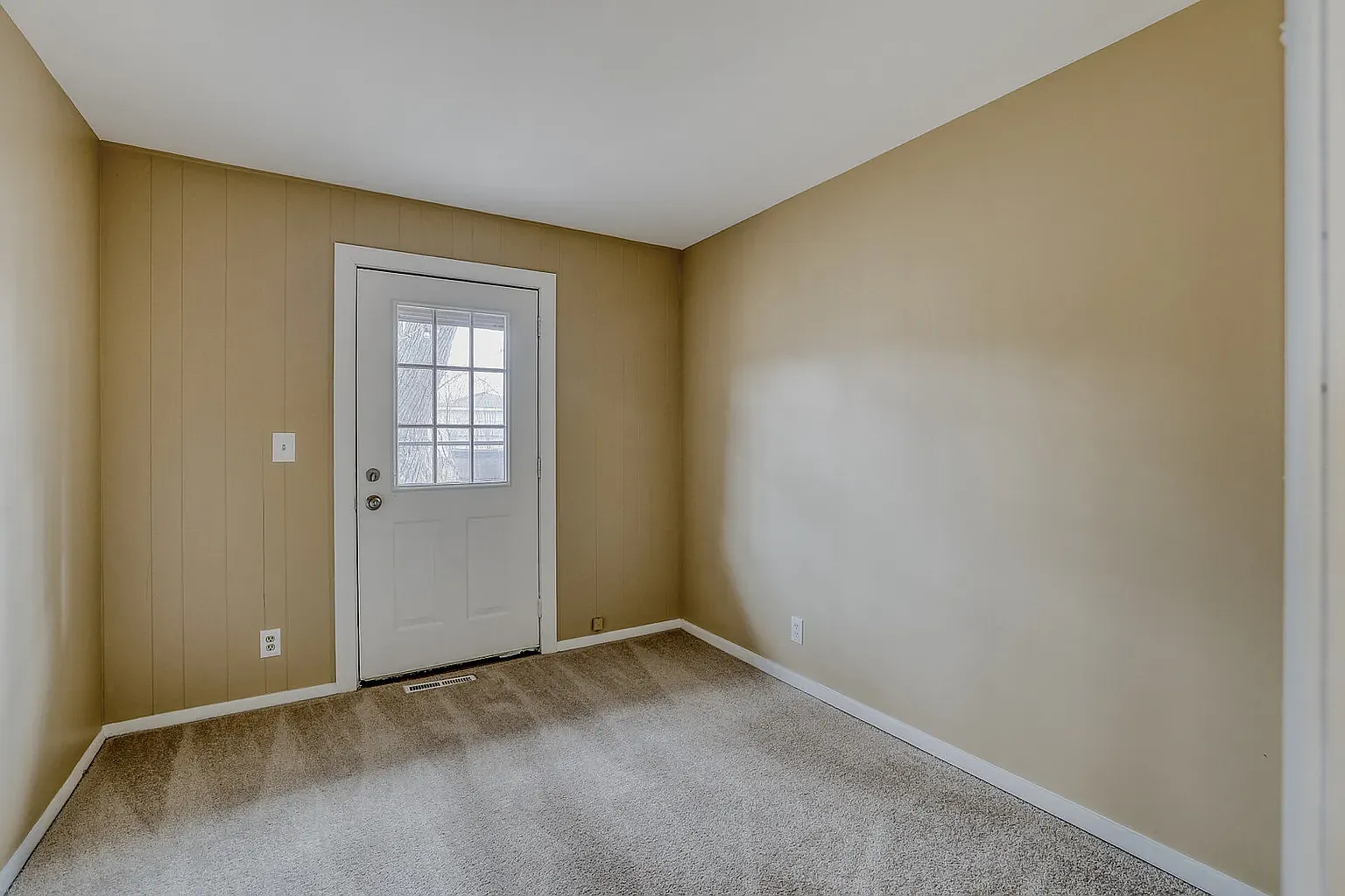 3 bed, 1060 sqft, $2,800 — Photo 3