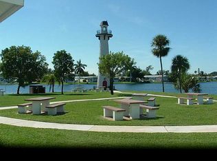 5700 Lakeshore Dr, Fort Lauderdale, FL 33312