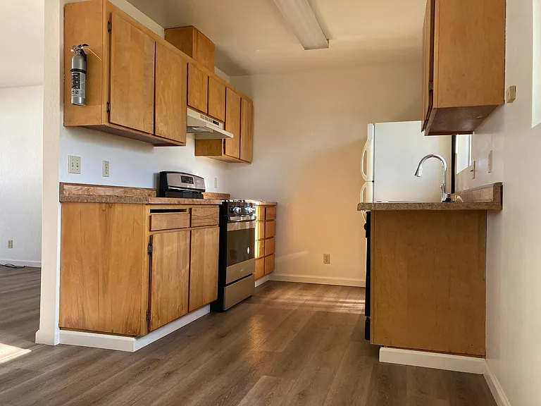 16486 Main St #B — Photo 5