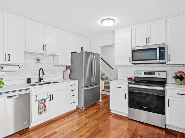 2352 Dorland Ln, Maplewood, MN 55119