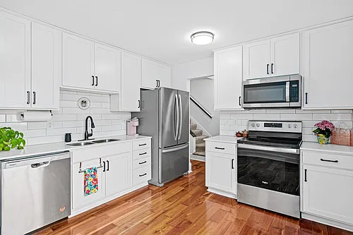 2352 Dorland Ln Photo 1