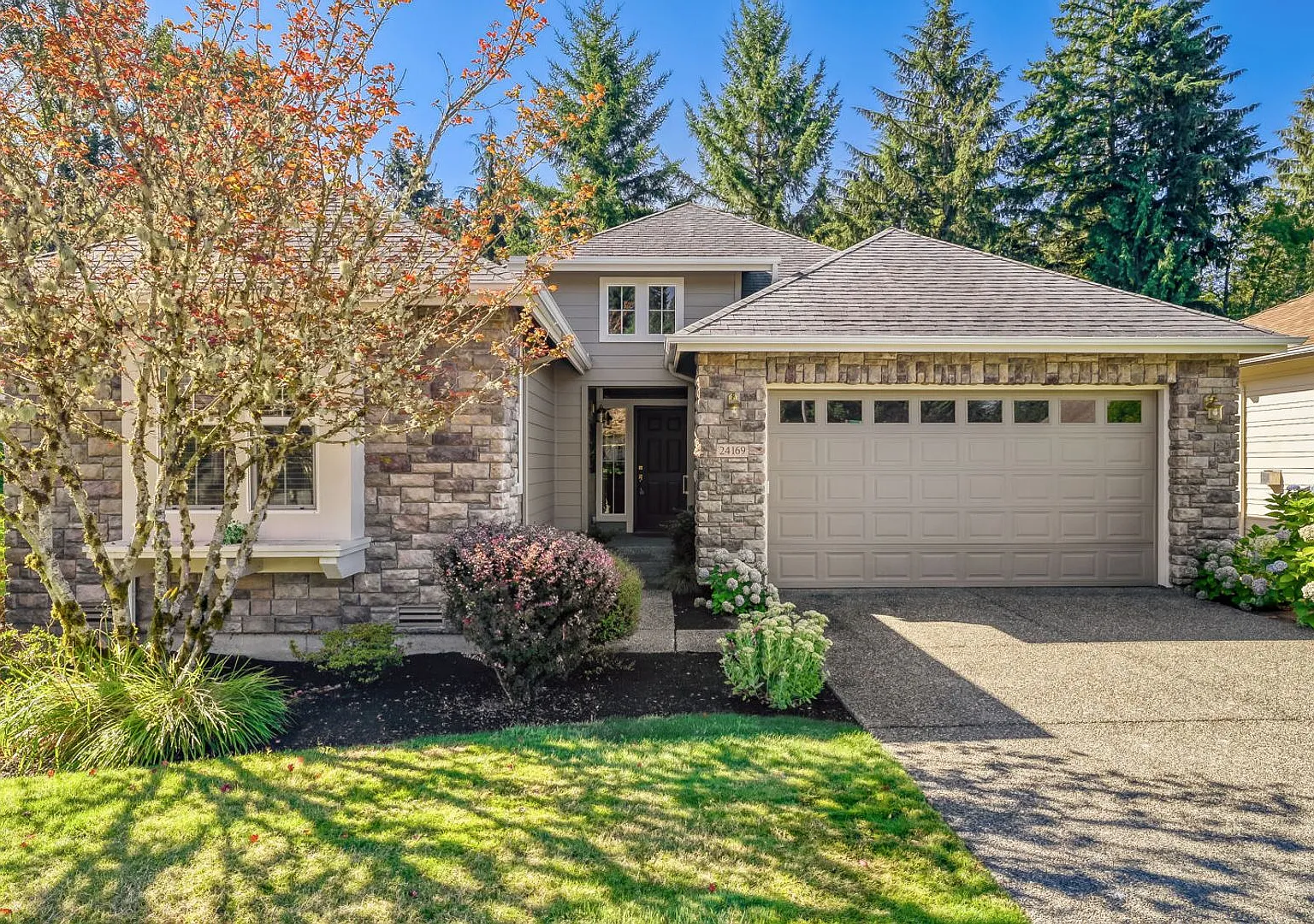 Spacious 2-Bedroom Home in Trilogy at Redmond Ridge — Photo 1