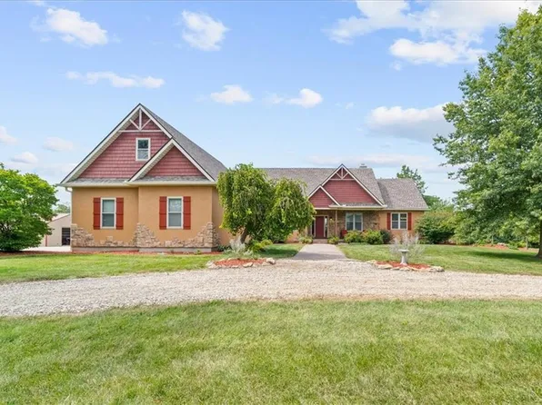 24406 S Persimmon Ln, Peculiar, MO 64078