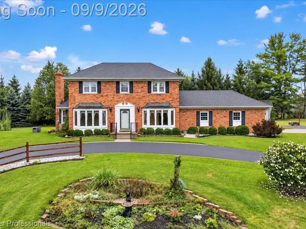 1405 McKail Rd, Leonard, MI 48367