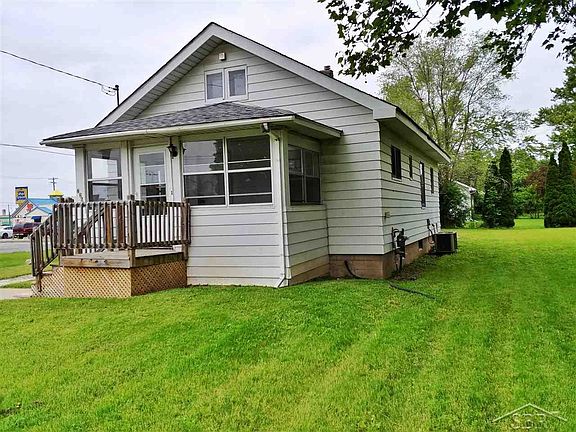3rd image of 2369 Bewick Ave