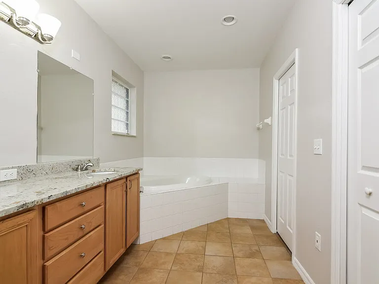 6557 Shepherd Oaks Rd — Photo 10