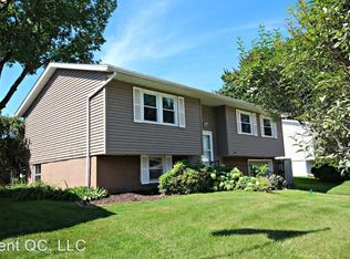1983 Bristol Dr, Bettendorf, IA 52722
