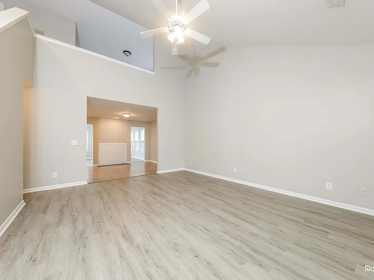 124 Dunbarton Ct — Photo 6