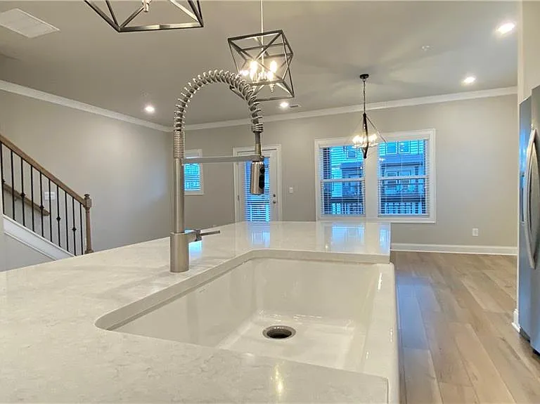 1040 Knoxboro Ln — Photo 11