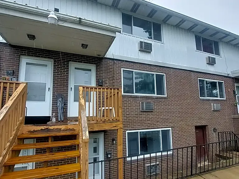 305 Aqua Ct — Photo 2
