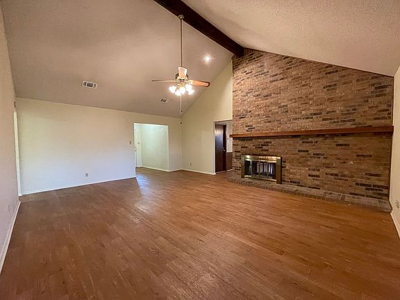 4th image of 221 Pebblestone Dr