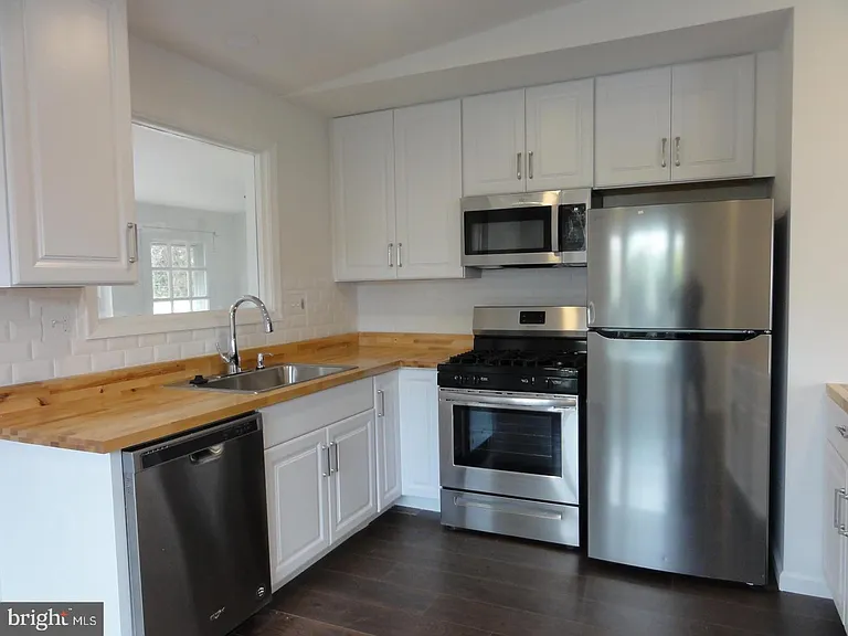 7029 Woodley Ln — Photo 7