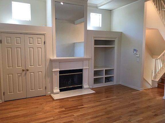 5th image of 100 Alley Way