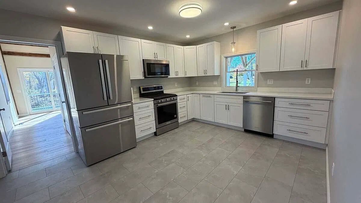 2 bed, 1400 sqft, $2,800 — Photo 3