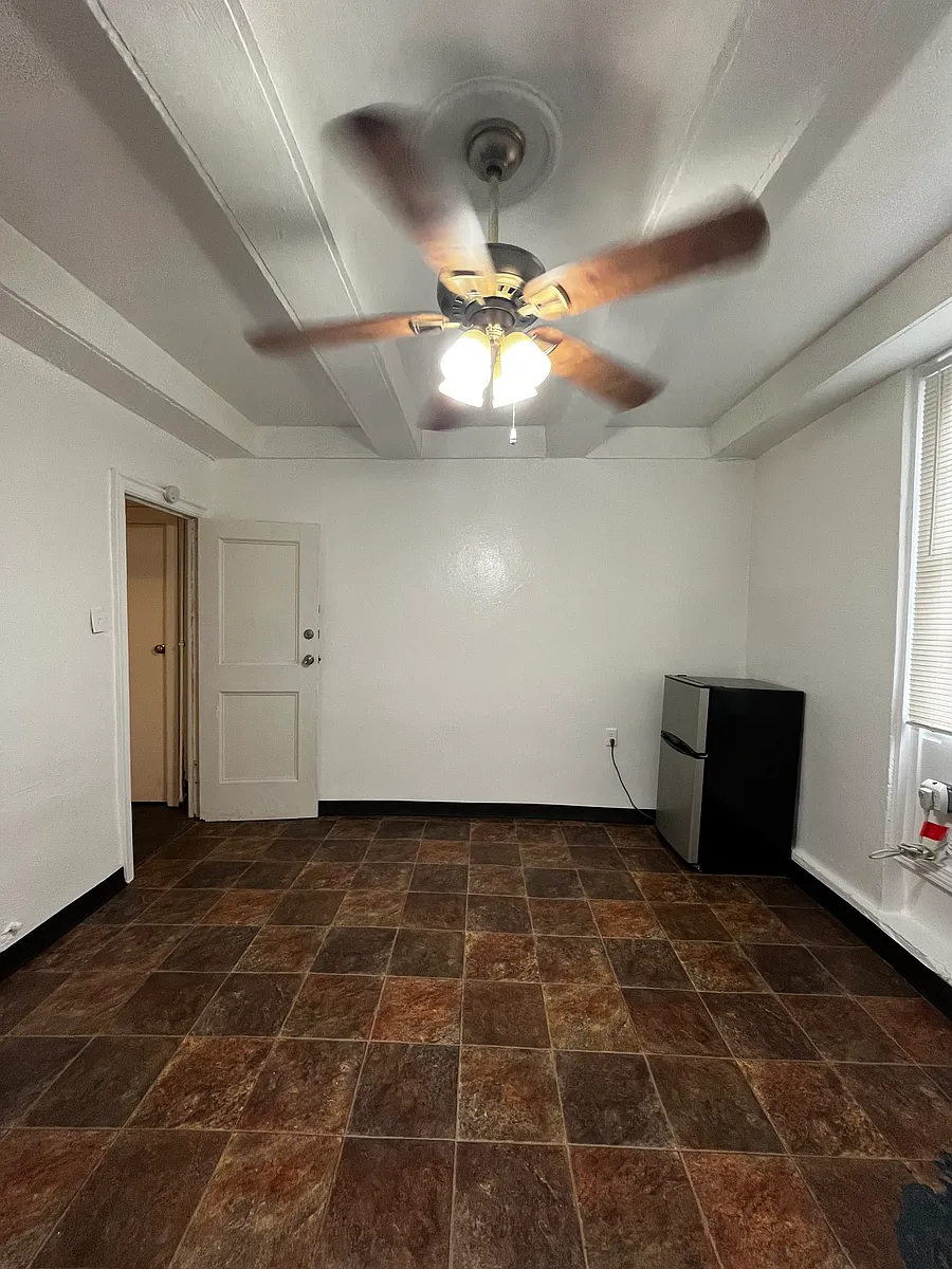 Building Photo - 3804 Brandt St #12