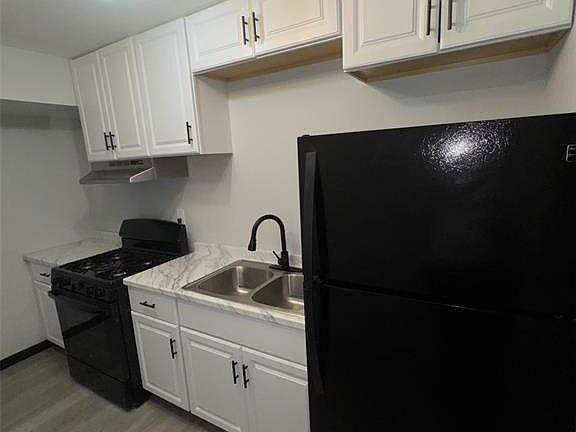 2nd image of 10605 Dunkeld Cir