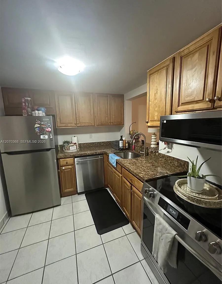 Horizons West Condo #5 — Photo 4
