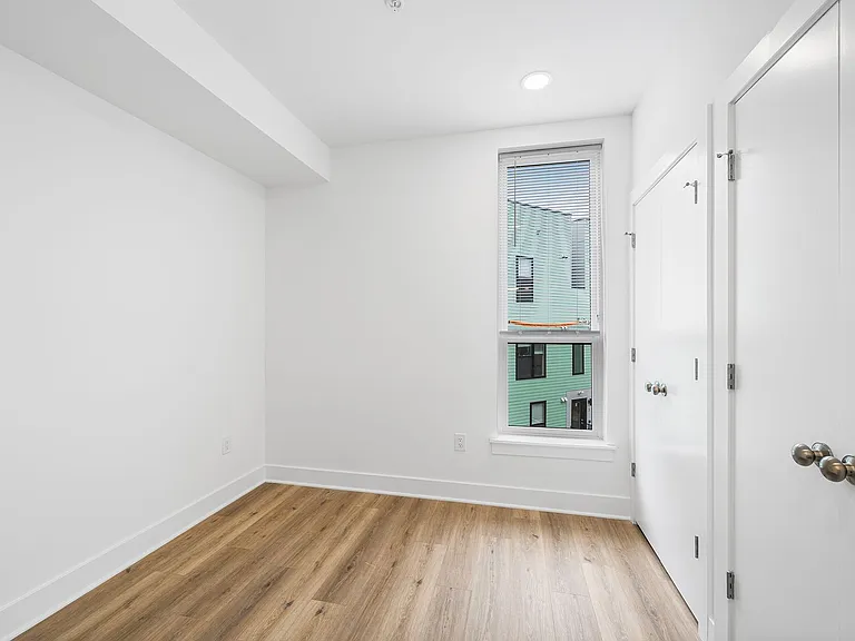 4324 Lancaster Ave — Photo 39