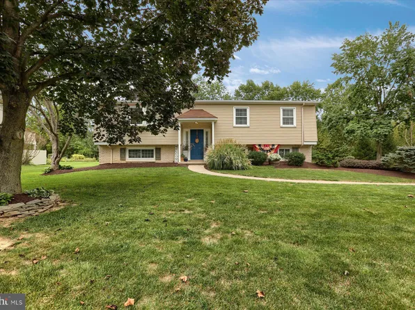 2552 Saddle Dr, Lancaster, PA 17601