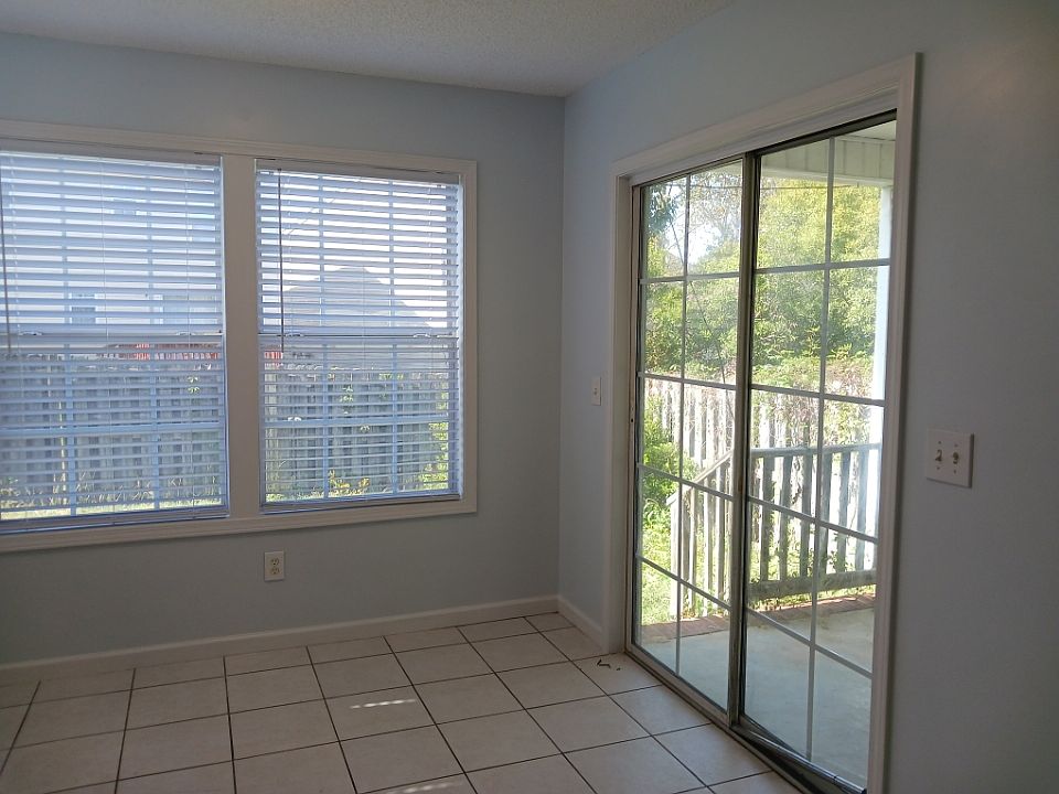 2nd image of 19 Trentridge Ct