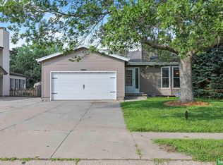 12820 Crown Point Ave, Omaha, NE 68164
