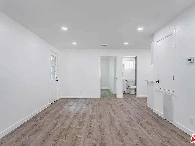 253 S Catalina Ave — Photo 8