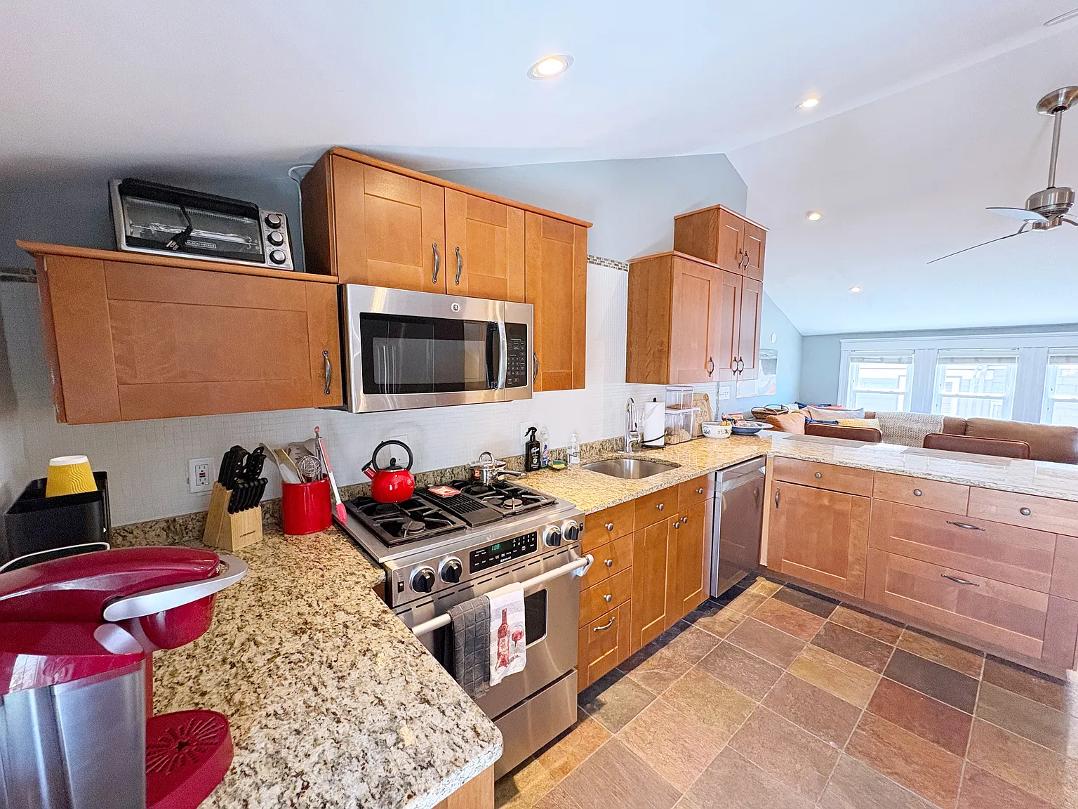 2 bed, 1290 sqft, $5,995 — Photo 3