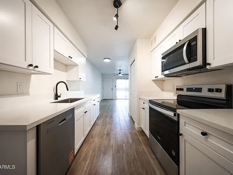 558 S Lesueur #3 — Photo 16