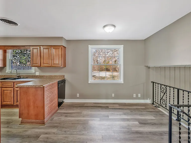 138 Roberta Dr — Photo 17