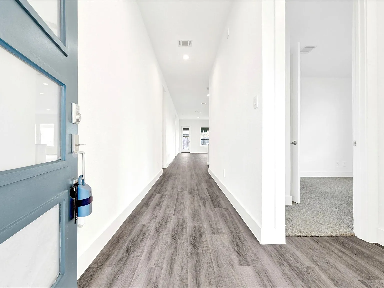 4 bed, 3.0 bath, 2320 sqft, $2,999 — Photo 2