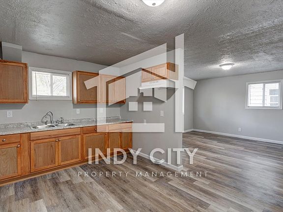5th image of 2838 N Lasalle St