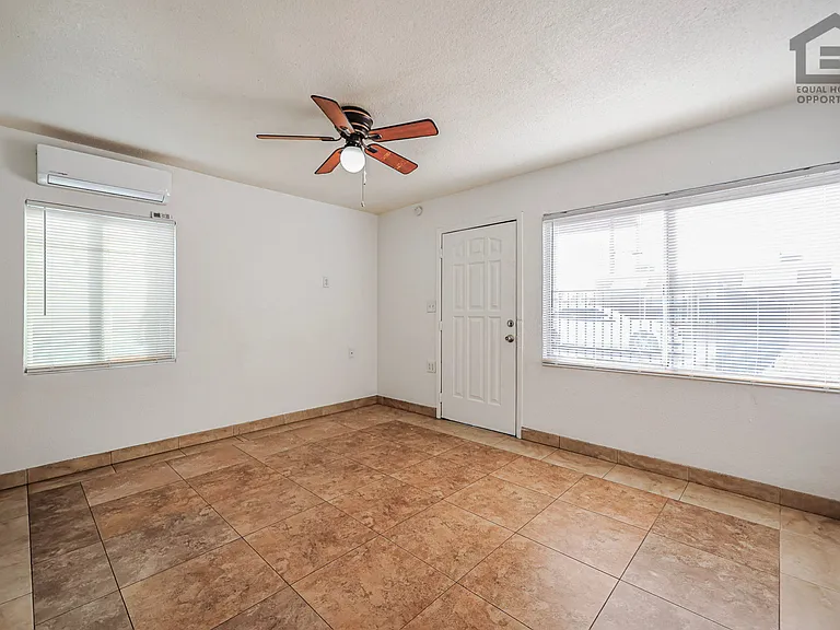 3601 W Melvin St — Photo 56
