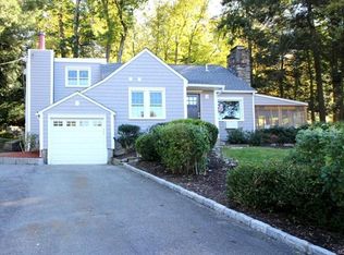 7 Lakeside Rd, Mount Kisco, NY 10549