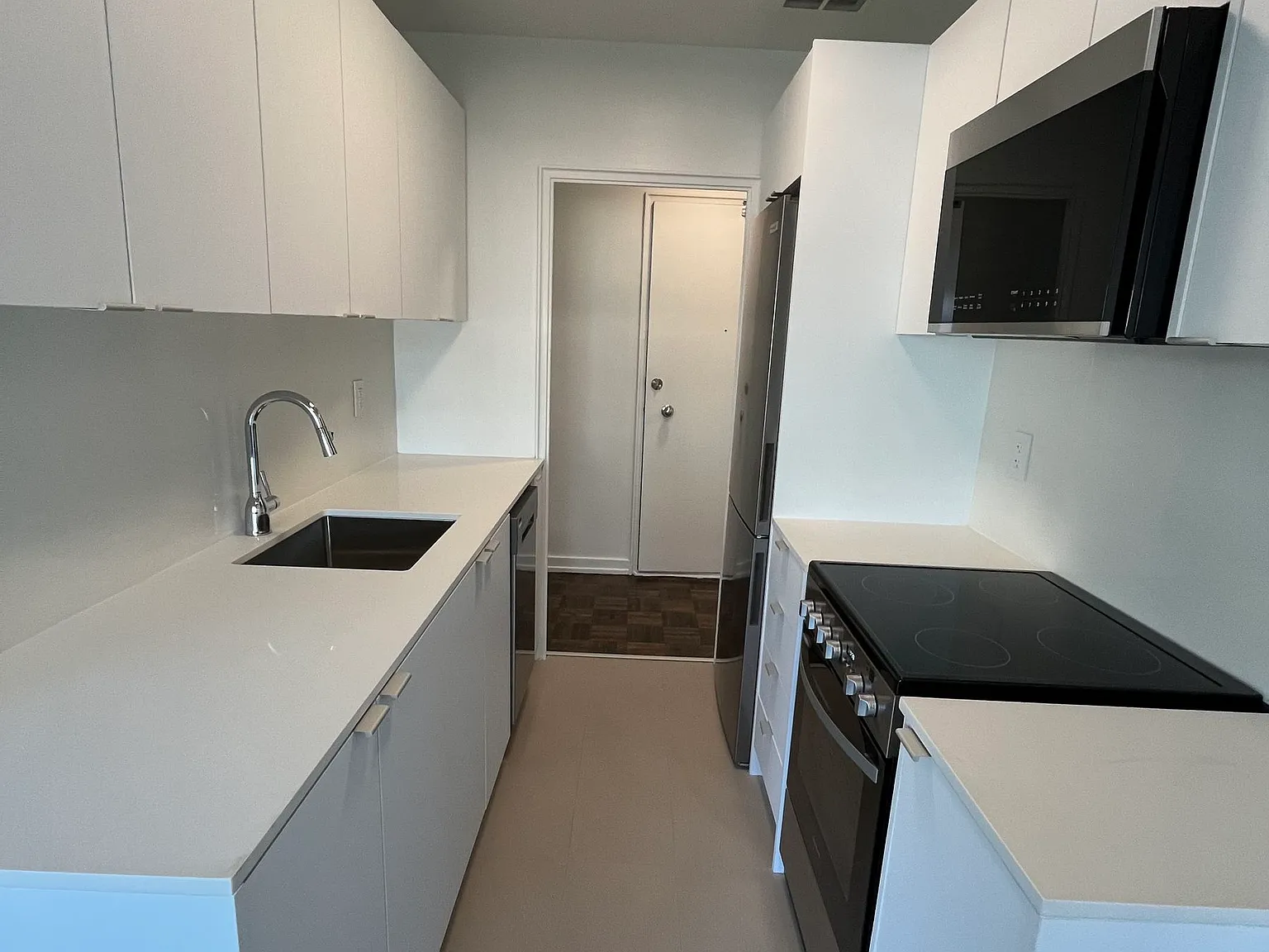 365 Eglinton Avenue East — Photo 2