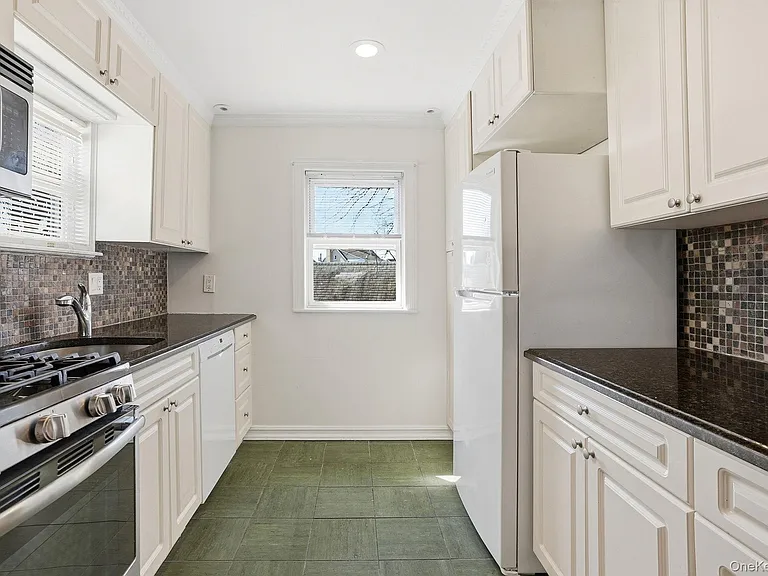 109 Hillside Pl #2 — Photo 7