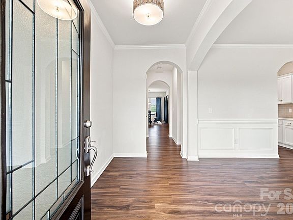2nd image of 111 Slip Shot Ln