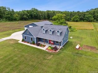 4711 Fenton Rd, Hartland, MI 48353