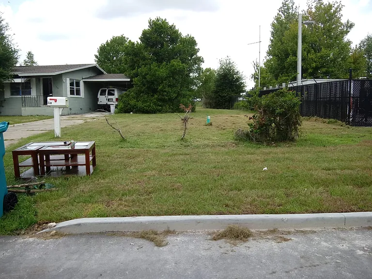 416 Sun Ct — Photo 8