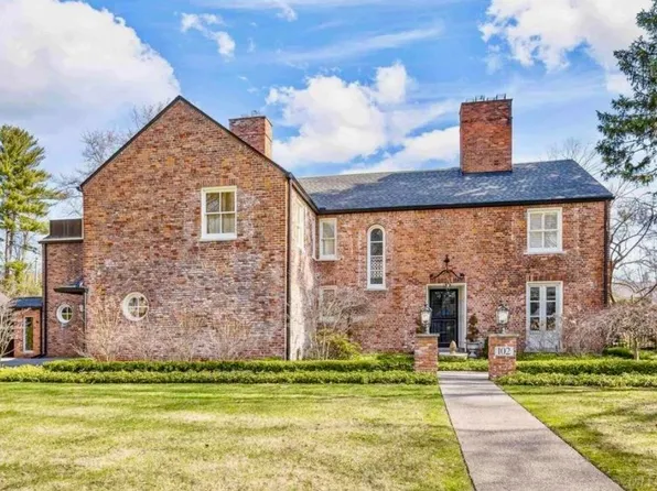 102 Touraine Rd, Grosse Pointe Farms, MI 48236