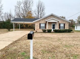 121 Davis Ave, Canton, MS 39046