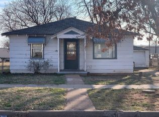 515 N 5th St, Clinton, OK 73601