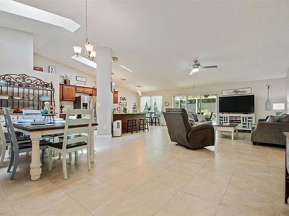 3rd image of 10305 Copperwood Dr