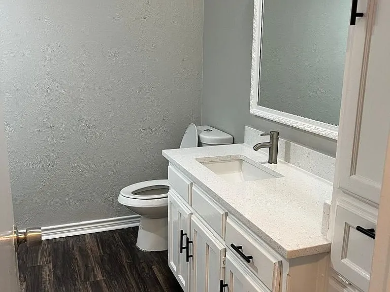 2407 Engleford Dr — Photo 3