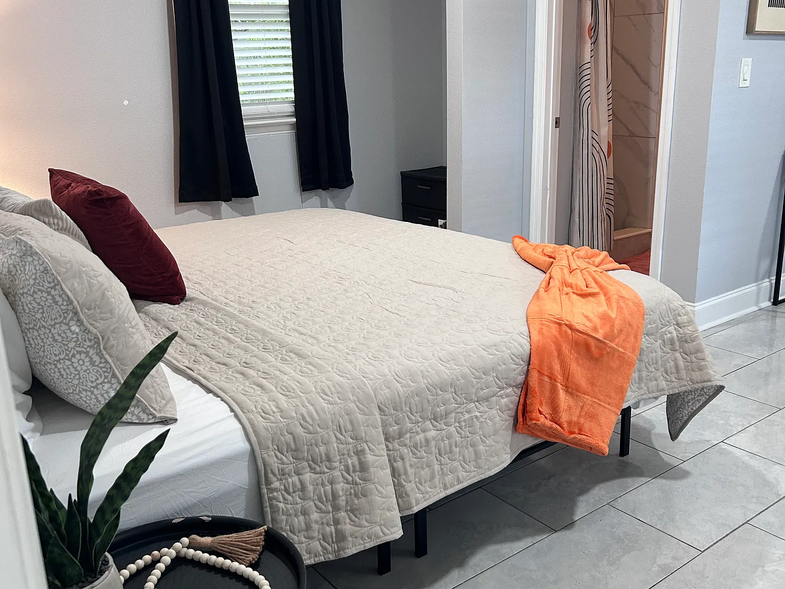 Studio, 800 sqft, $1,050 — Photo 1