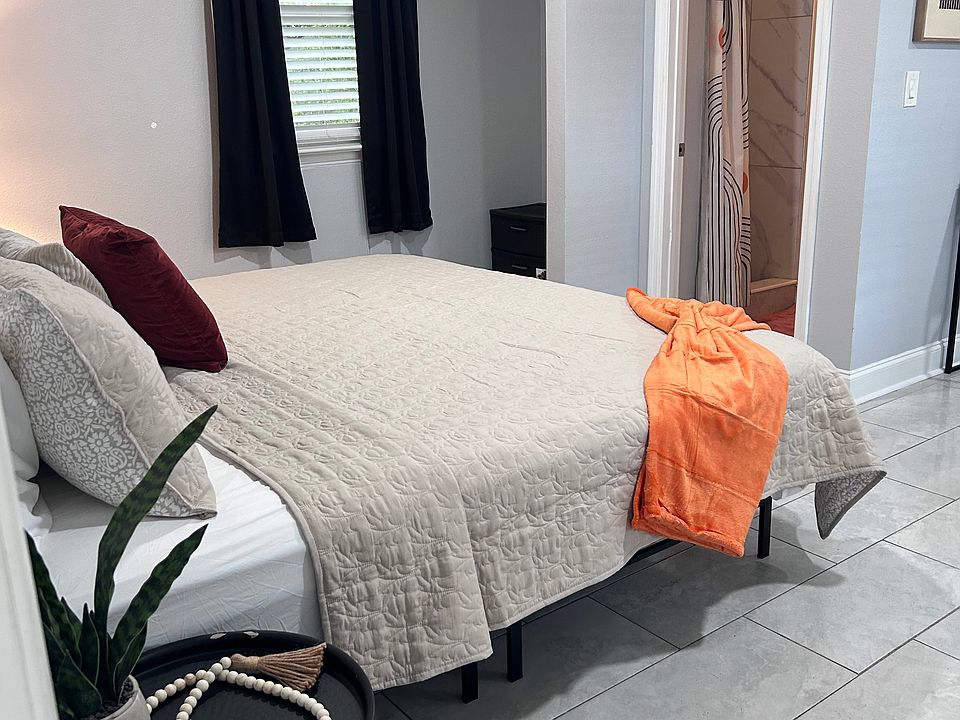 1st image of 4619 Merrimac Ave #2