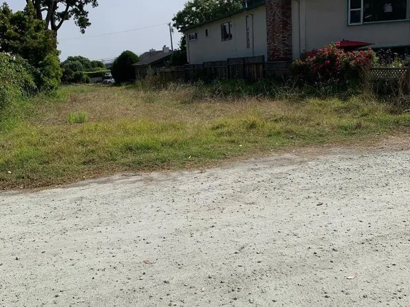 404 Lee Ave, Half Moon Bay, CA 94019