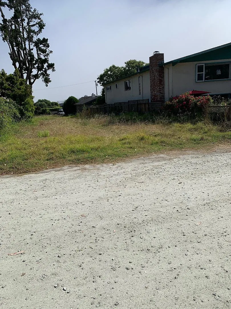 404 Lee Ave photo 1