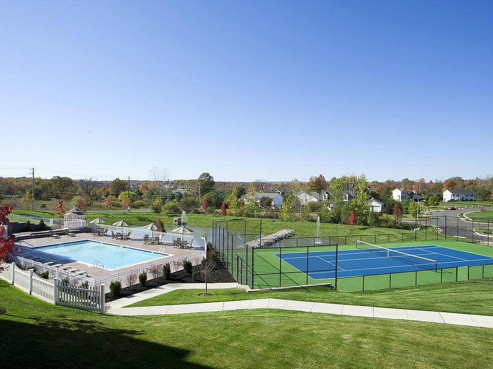 Pool and Tennis Club Membership Included in Rent
