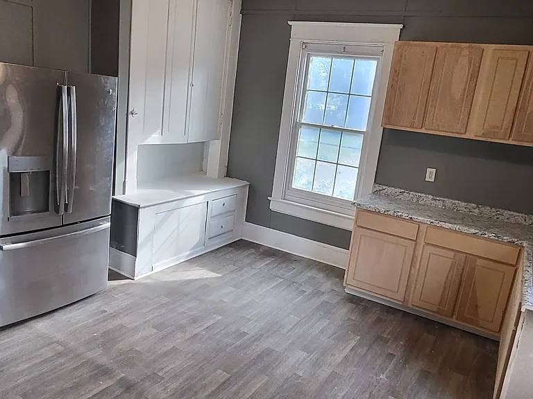 301 W Franklin St — Photo 7